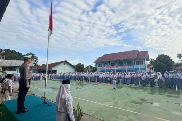 Sat Lantas Polresta Jambi Laksanakan “Police Go To School” di SMA Negeri 13 Kota Jambi, Tanamkan Tertib Berlalu Lintas Sejak Dini