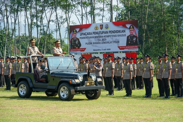 Kalemdiklat Pimpin Upacara Penutupan Diktuk Bintara Kompetensi Khusus Ketahanan Pangan Tahun Anggaran 2025 di Pusdik Binmas Lemdiklat Polri